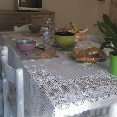 לינה וארוחת בוקר Le Peonie באדזי